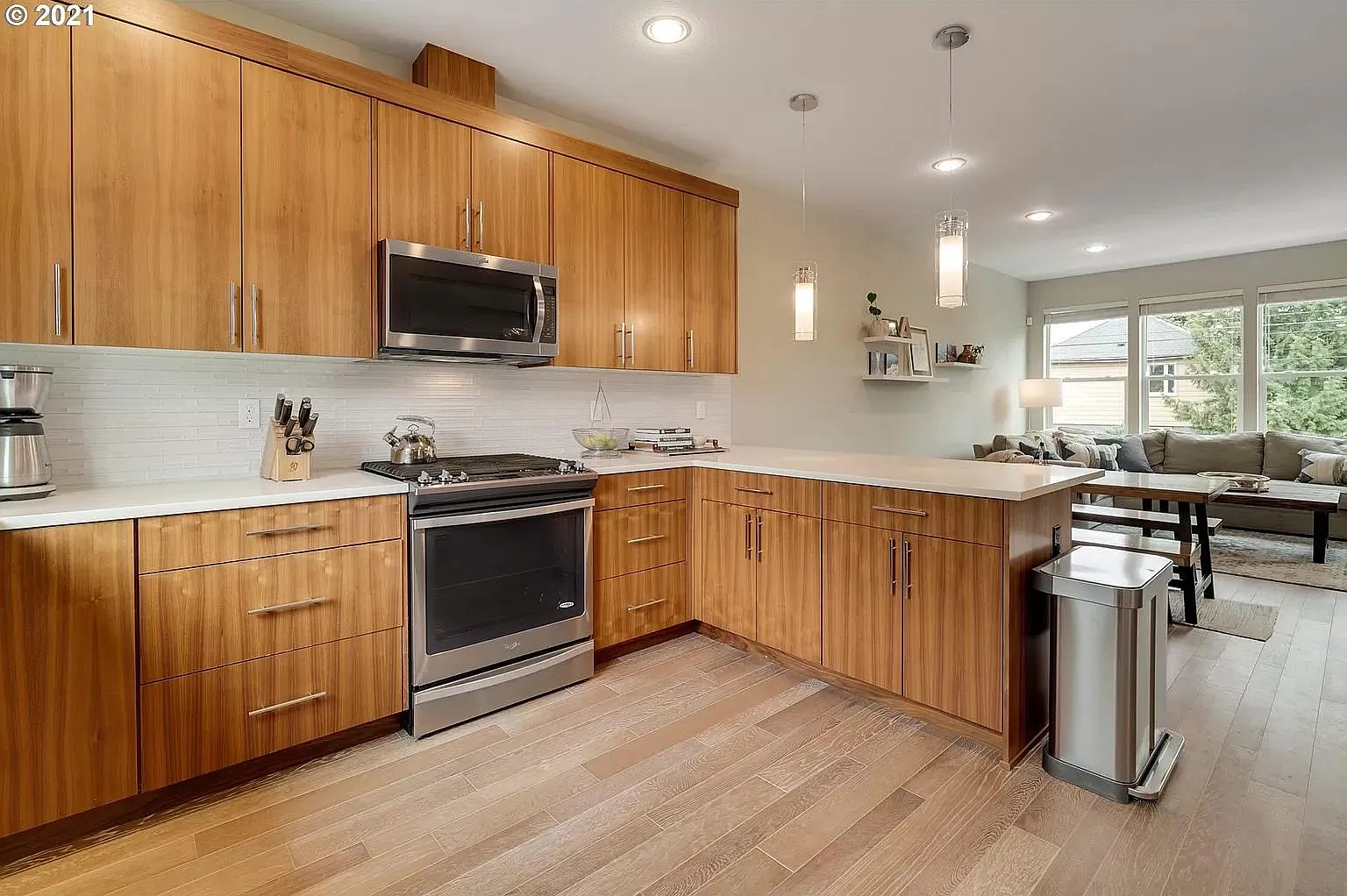 412 N Alberta St — Photo 3