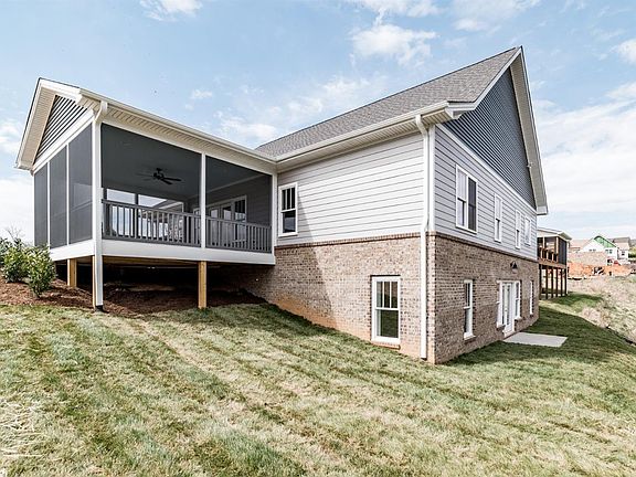 4th image of 424 Preserve Dr