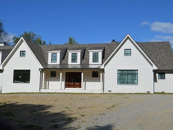 2nd image of 1739 Lakewood Ln