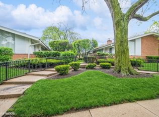 7013 N Tripp Ave, Lincolnwood, IL 60712