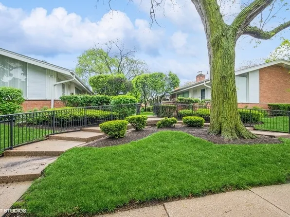 7013 N Tripp Ave, Lincolnwood, IL 60712