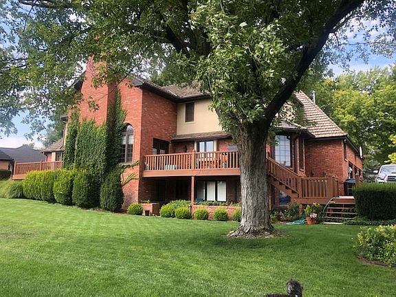 2nd image of 917 Club View Dr