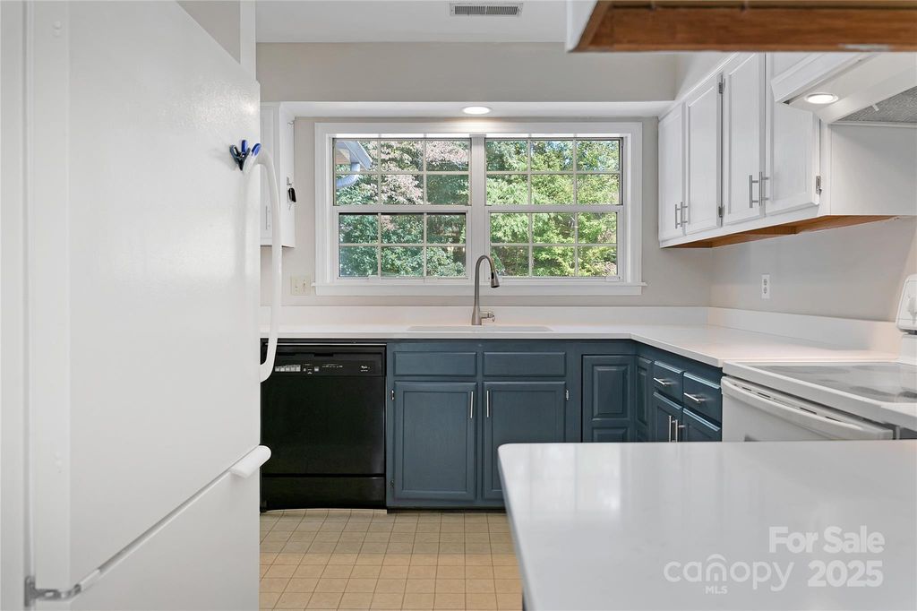 Apartment in Hamden, Hamden Plains, Whitneyville - More