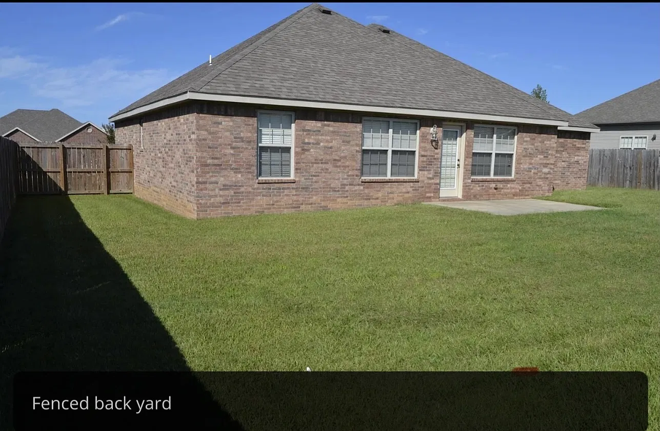 4 bed, 2000 sqft, $1,995 — Photo 2
