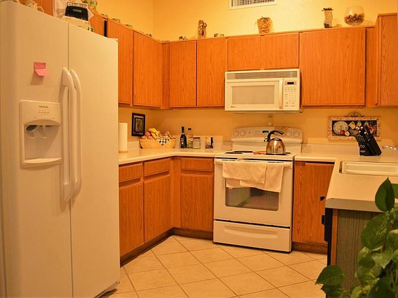 3rd image of 1625 W Wood Crest Ct