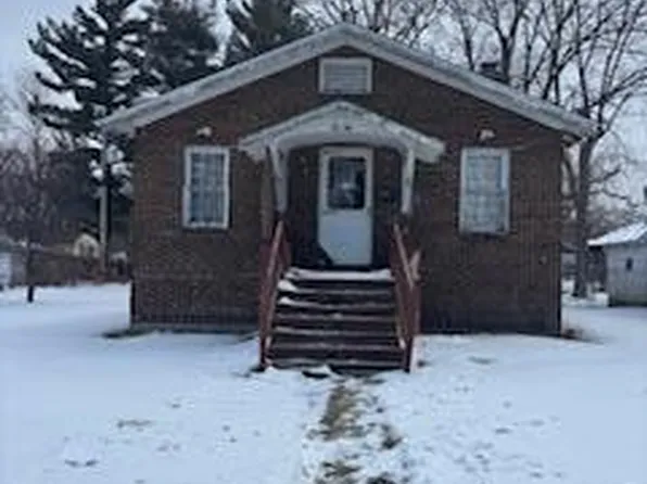 2721 Elkhart St, Lake Station, IN 46405