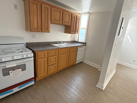 4th image of 938 S Lake St Unit 604
