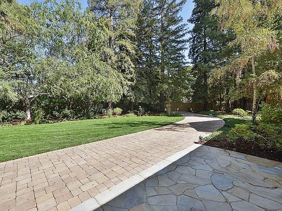 5th image of 4 Surrey Ln