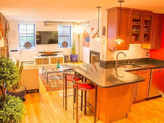 2nd image of 484 Massachusetts Ave APT 1