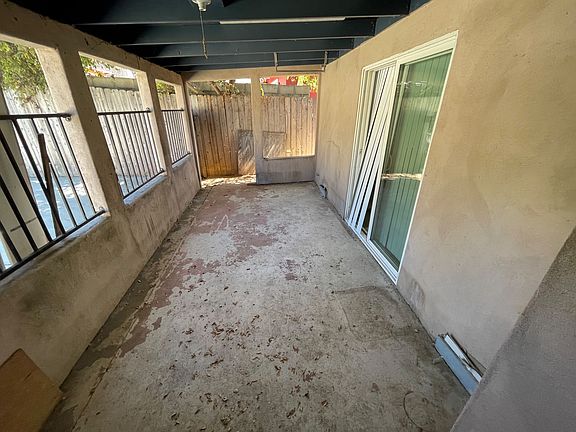 5th image of 421 N Citrus Ave