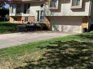 1106 Laramie Cir, Papillion, NE 68046