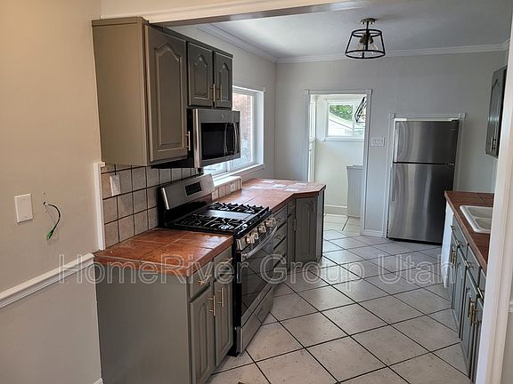 2nd image of 632 E Wilson Ave