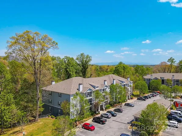 400 Vista Lake Dr APT 103, Candler, NC 28715