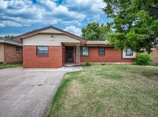 811 NW 1st St, Moore, OK 73160