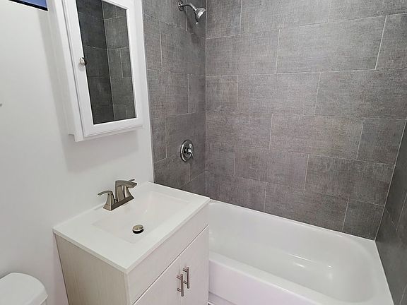 5th image of 212 W 80th St #2ER