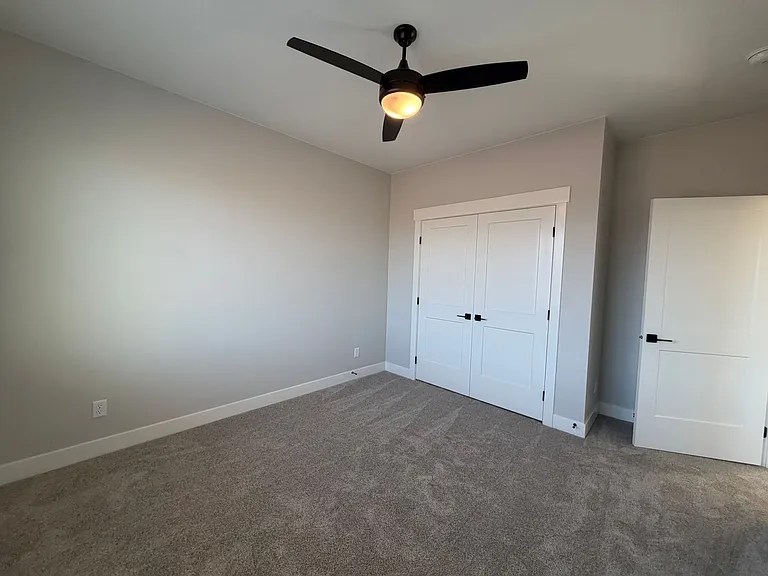 608 E Hemsworth Ln — Photo 22