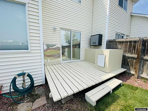3rd image of 1150 Meadow Ln