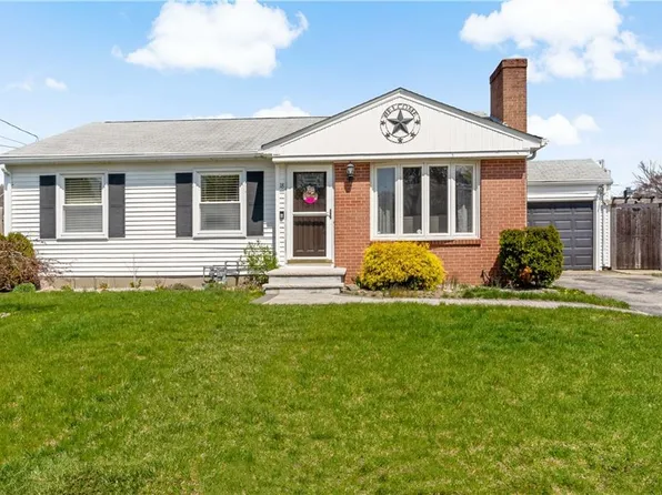 18 Vermont Ave E, Rumford, RI 02916
