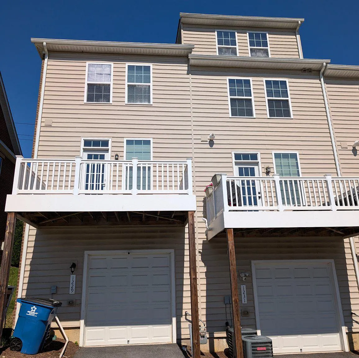 3 bed, 3.5 bath, 2147 sqft, $3,150 — Photo 2