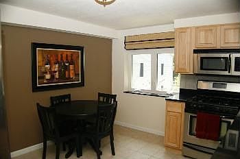 4th image of 211 Monclay Ct APT 2N