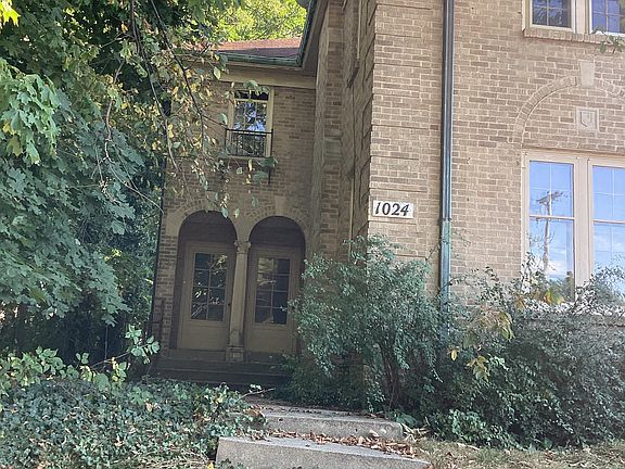 4th image of 1024 Lake Dr SE