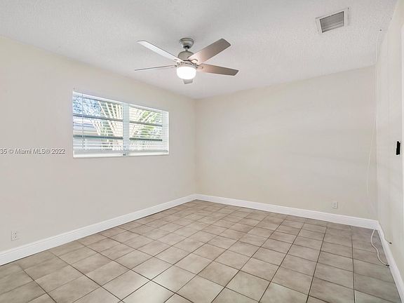 3rd image of 827 SW 30th St #2