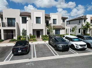 957 NE 211th St, Miami, FL 33179
