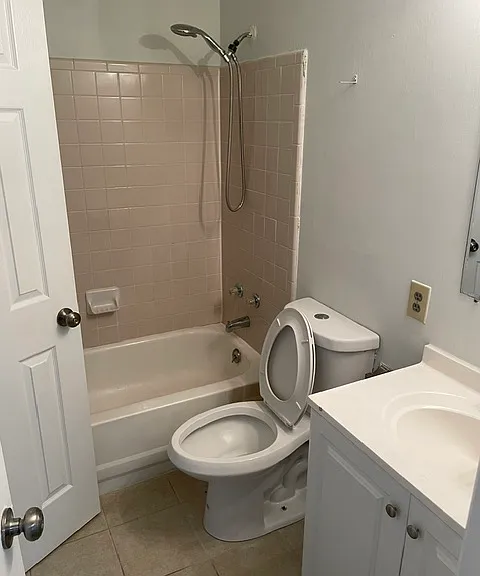 1162 Winston Dr — Photo 2