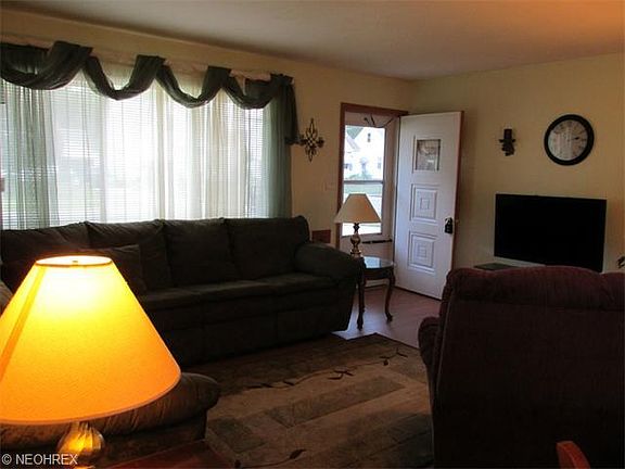 3rd image of 352 E 329th St