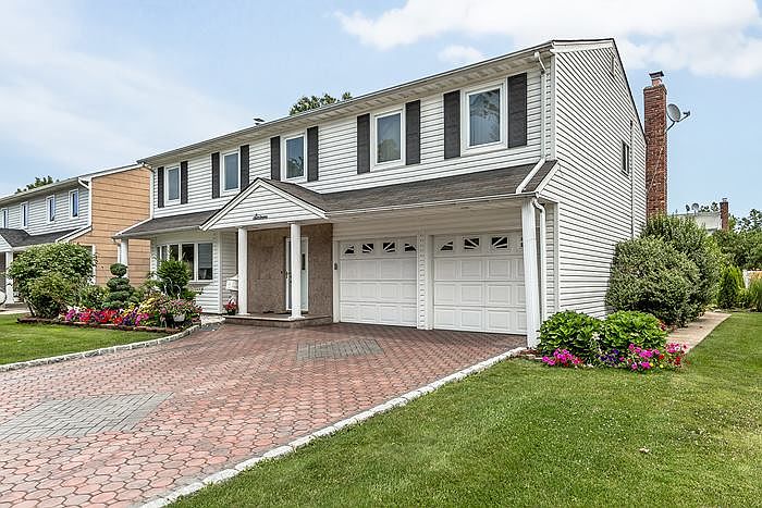 1st image of 16 Brussel Dr