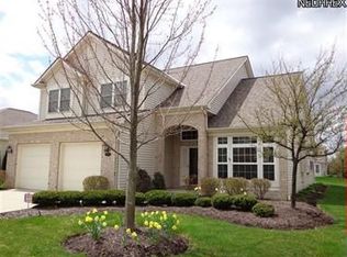 15304 Oak Hollow Ln, Strongsville, OH 44136