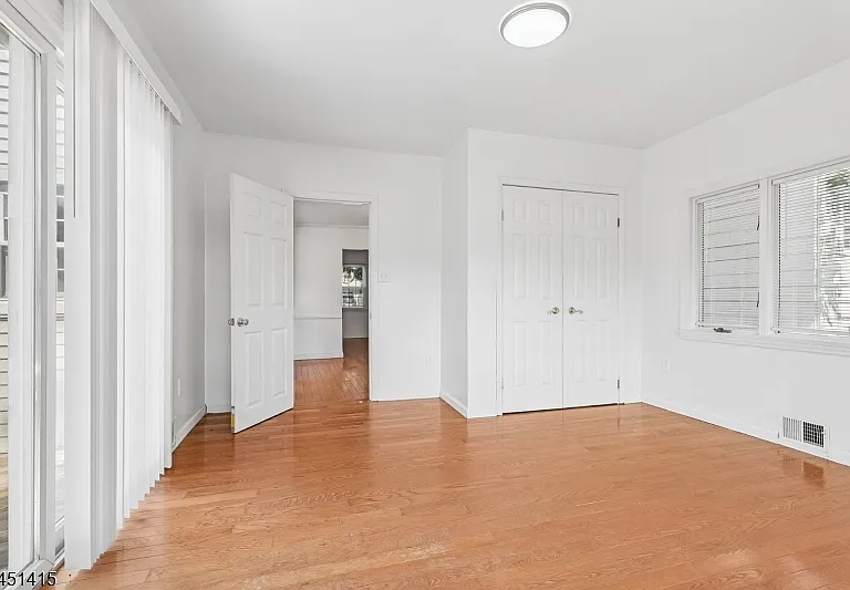 32 Locust Ave — Photo 20