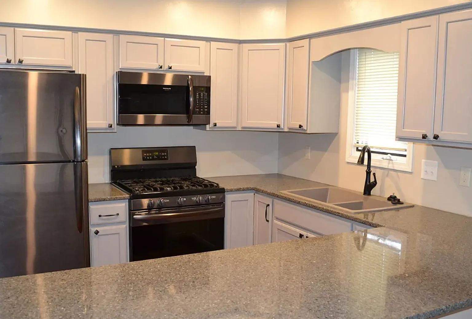 5431 SW Sena Drive — Photo 4