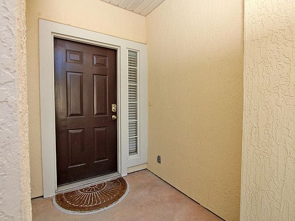 3rd image of 863 Southern Creek Dr