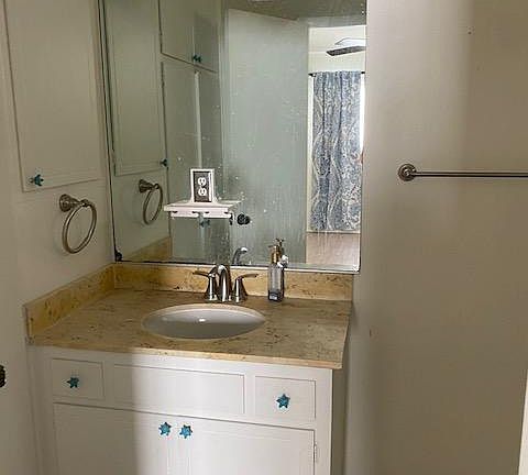 5th image of 805 Bayview Dr
