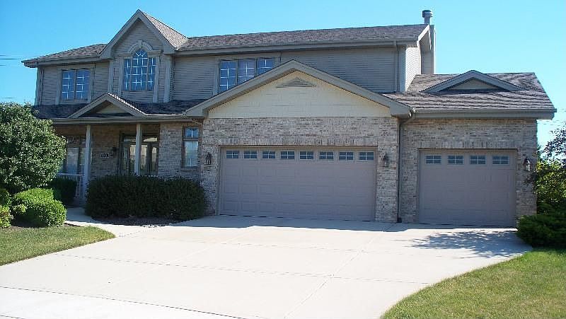 1st image of 18301 White Oak Ct