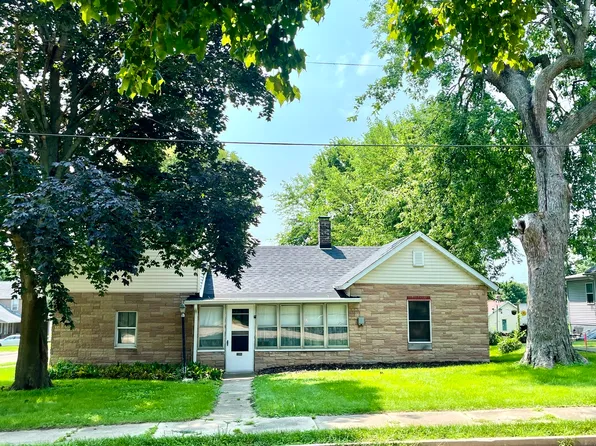 2404 1st St, Peru, IL 61354