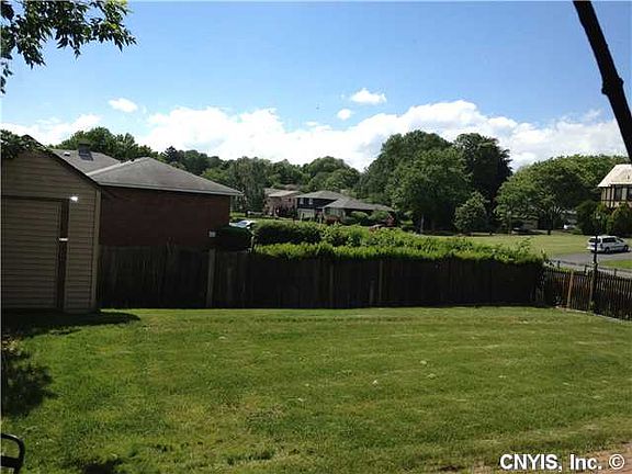 4th image of 1524 Meadowbrook Dr