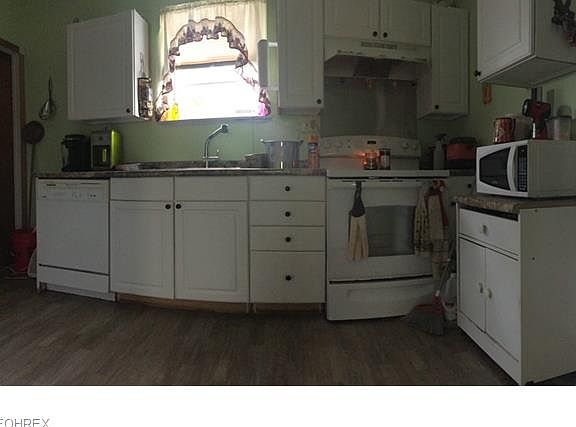 3rd image of 225 W Oregon Ave