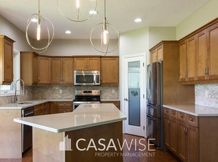 8716 208th St NW, Edmonton, AB T5T6Y2