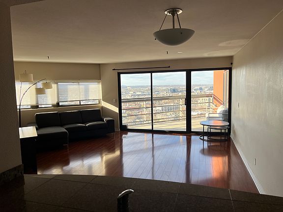 4th image of 100 Park Ave W APT 1802