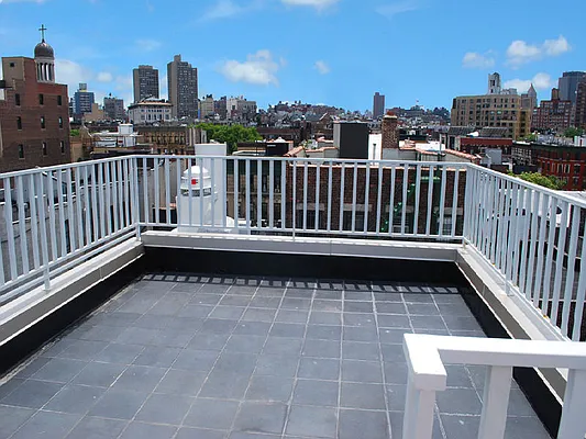 Sold by Sotheby's International Realty | media 9