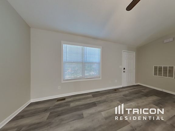2nd image of 65 Thorn Thicket Ct