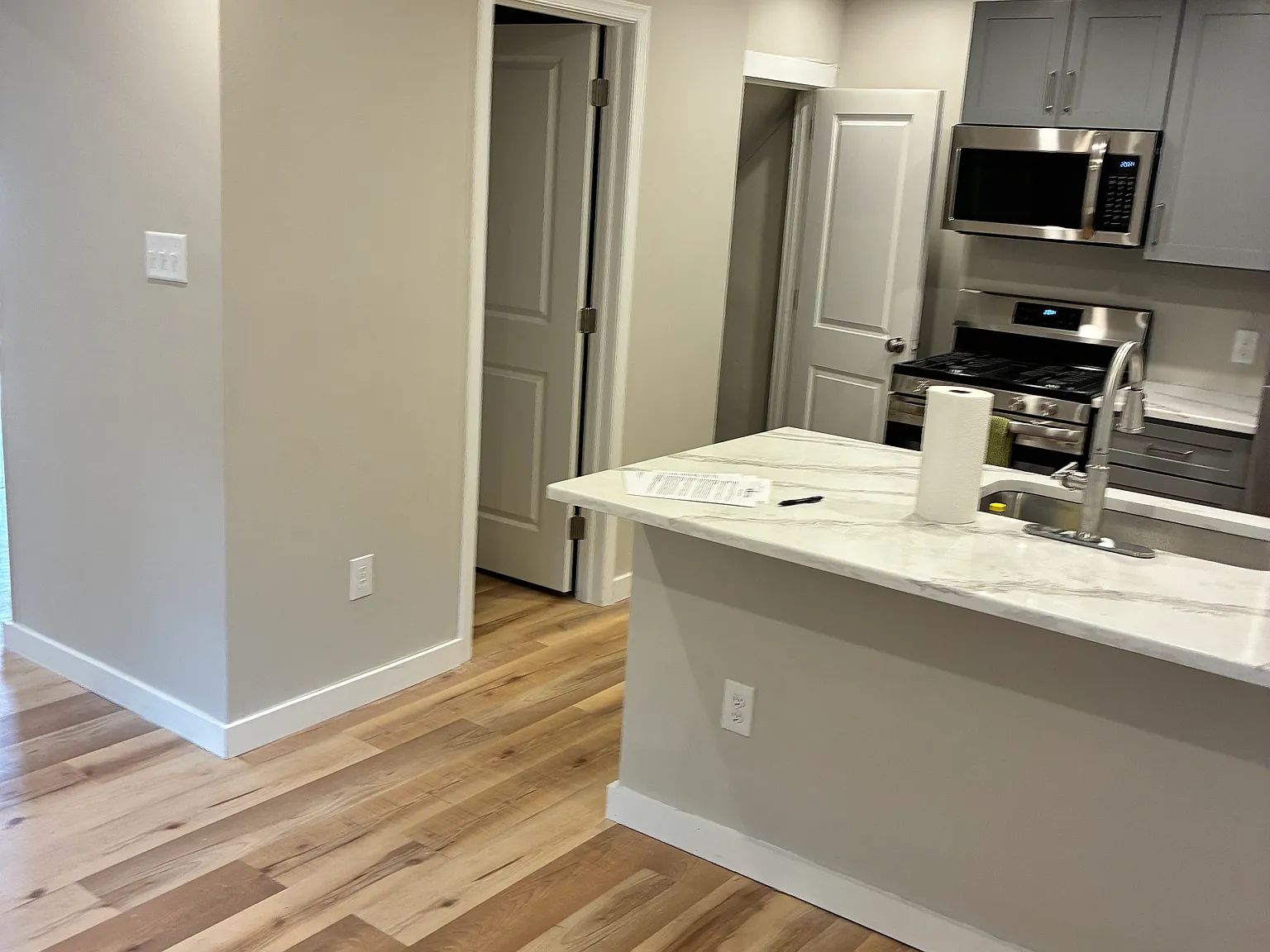 3 bed, 1.5 bath, 1240 sqft, $2,000 — Photo 2