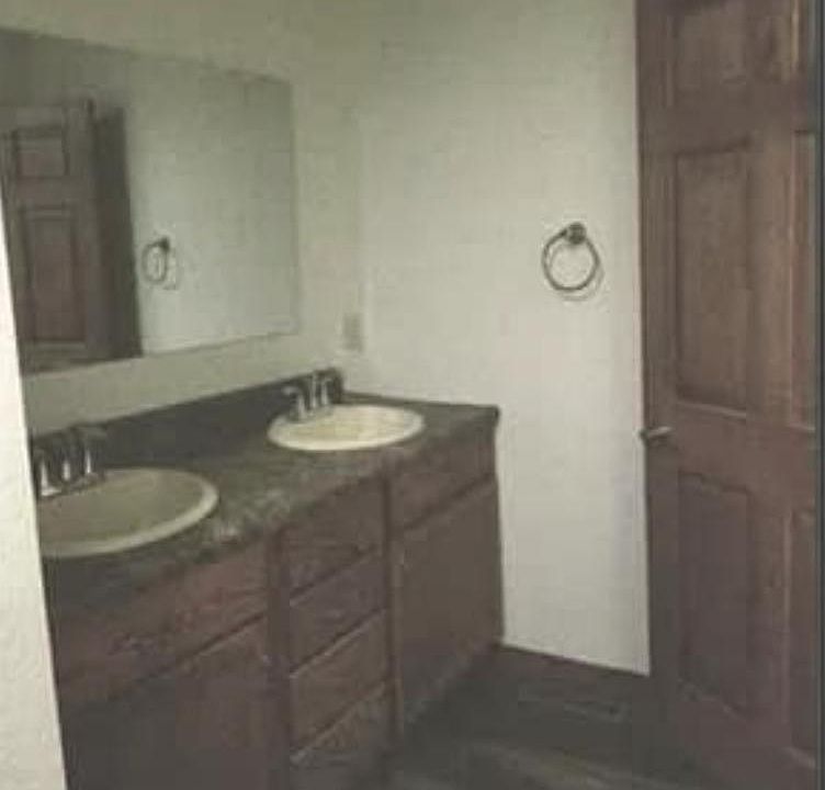 2nd image of 308 Main St E