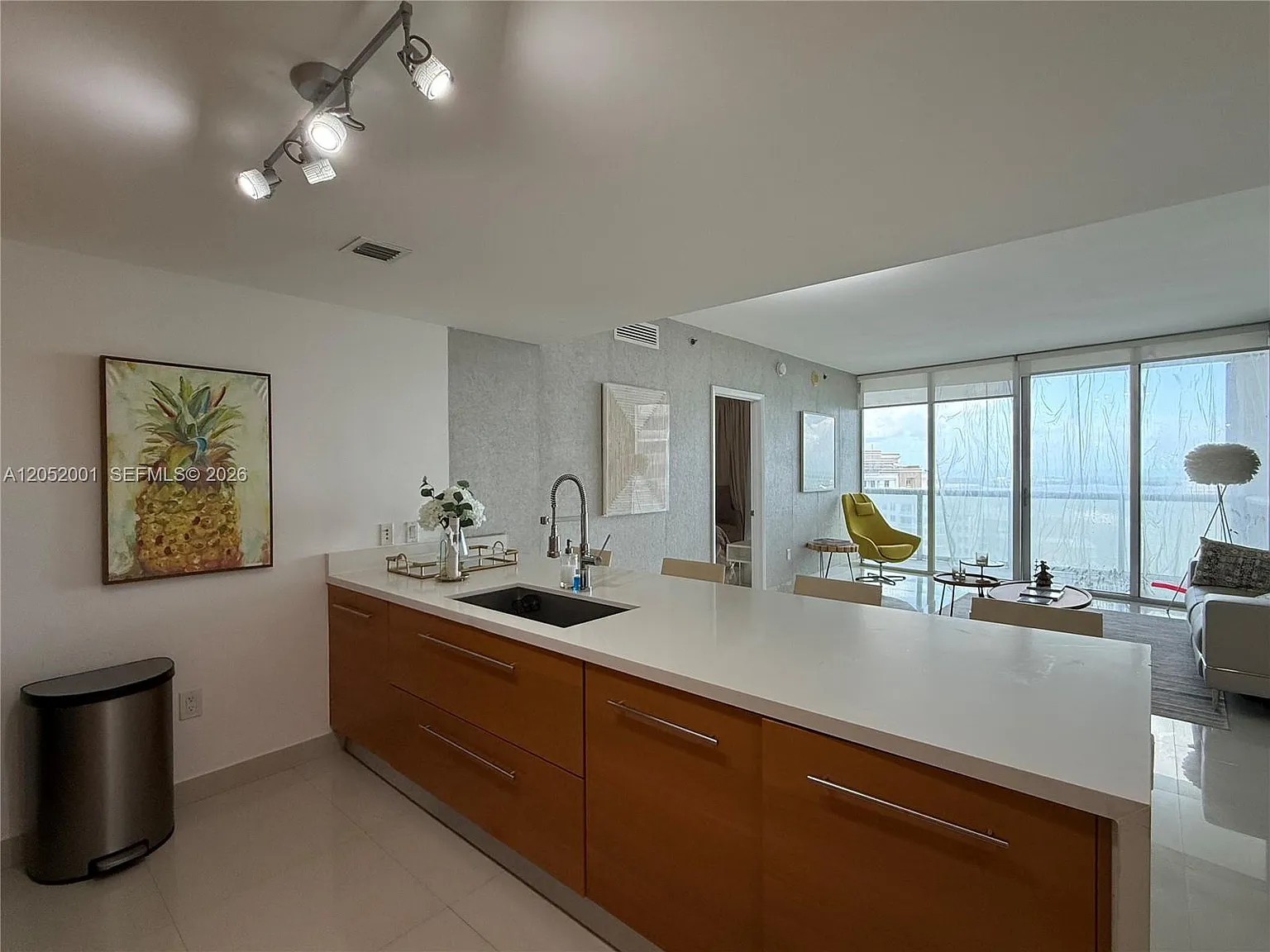 Iconbrickell Condo No 1 — Photo 4
