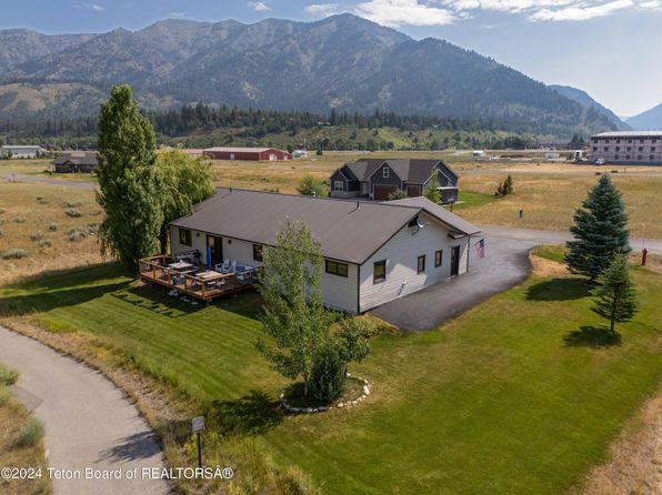 39 Columbine St, Alpine, WY 83128