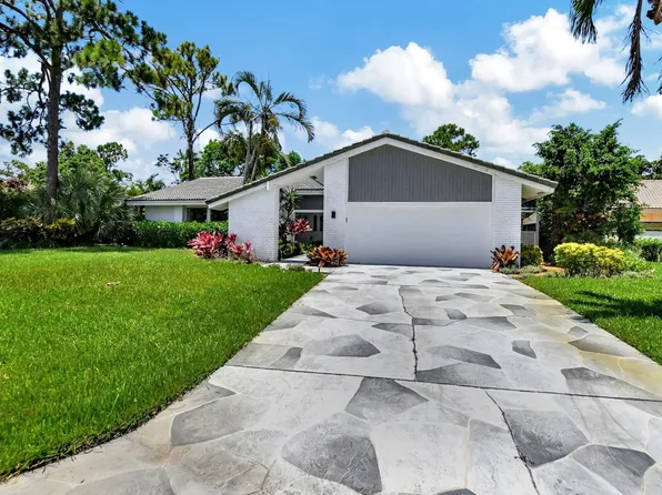 812 Foxpointe Circle, Delray Beach, FL 33445