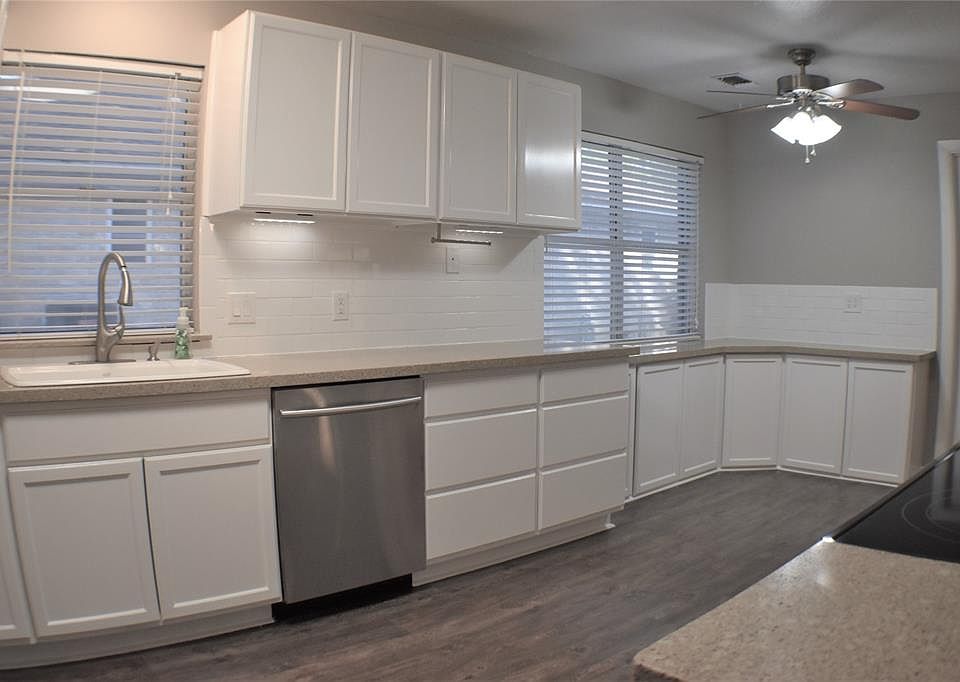 1st image of 11922 Pondwood Dr