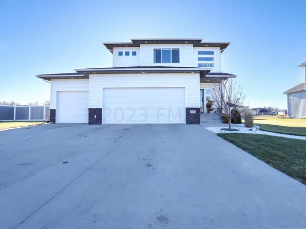 7748 Firefly Ln, Horace, ND 58047